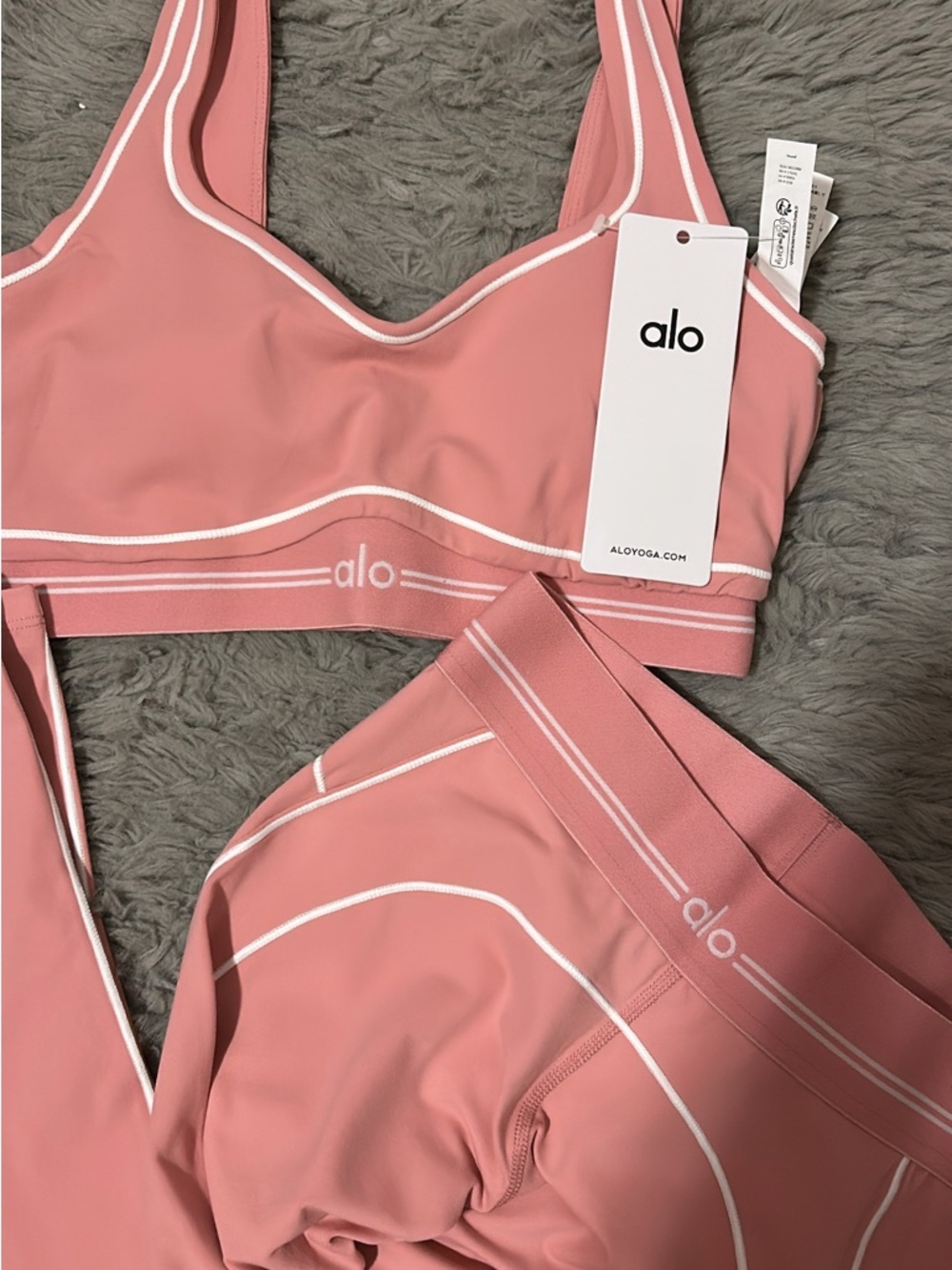 ALO Yoga Pink Seam-Trim Leggings & Sports Bra Set - Picture 3 of 3